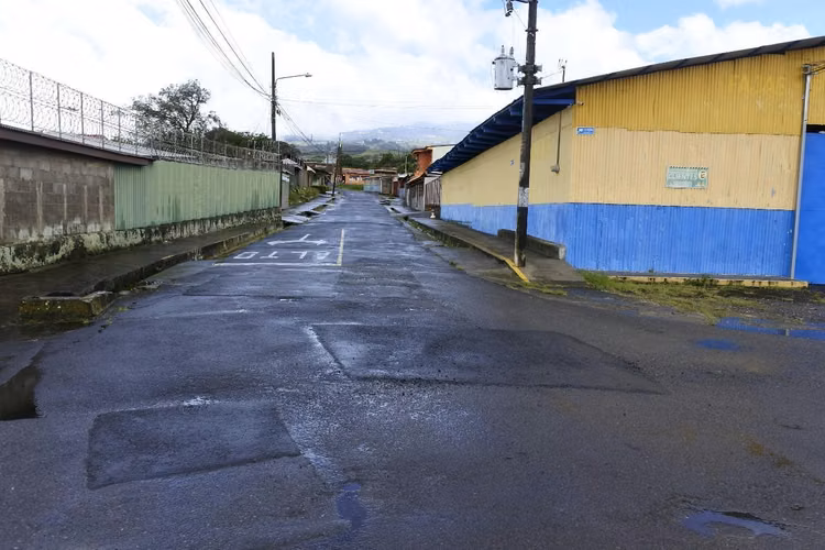 Venta de bodegas con uso suelo industrial en Cartago