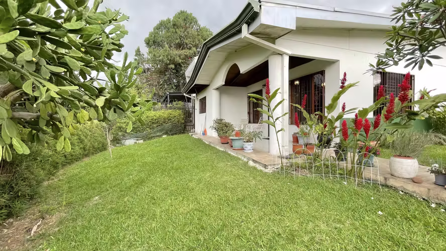 Casa en venta en Escazu con lote esquinero de 352 m² - Imagen 3
