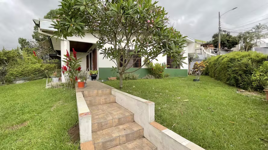 Casa en venta en Escazu con lote esquinero de 352 m² - Imagen 4