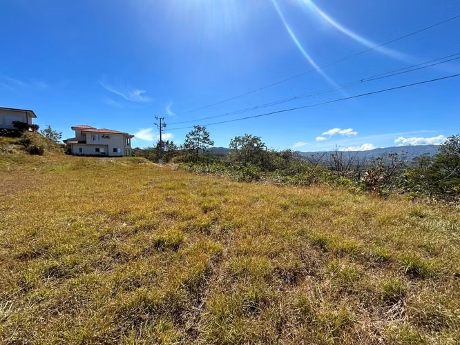 Venta de terreno en Alajuela /El estilo de vida que tu familia merece - Imagen 1