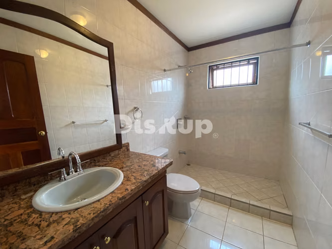 Alquiler de amplio apartamento de 2 hab. Altamonte, etapa 1. Curridabat