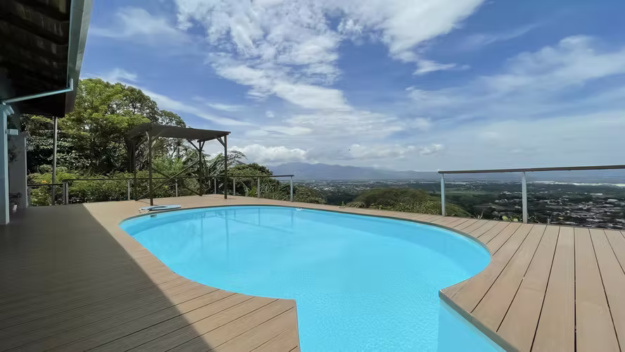 Casa venta en Poás, Alajuela, con piscina y vista. Lote de 7.000 m²