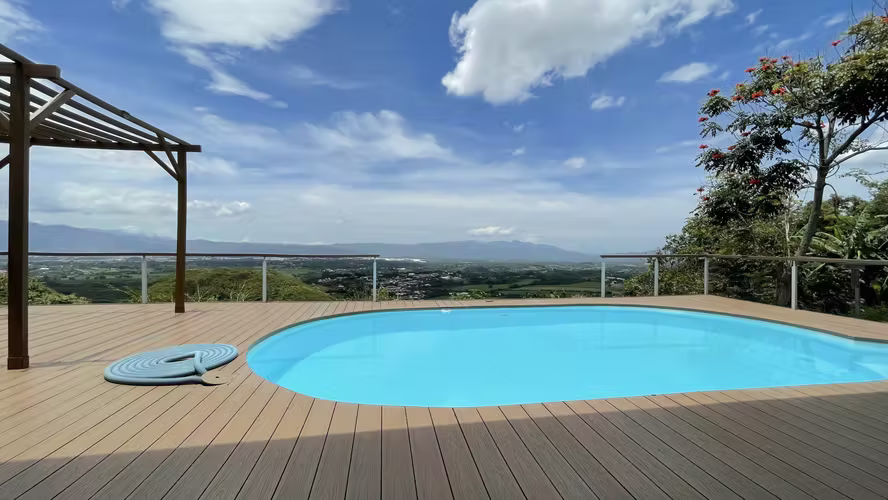 Casa venta en Poás, Alajuela, con piscina y vista. Lote de 7.000 m²
