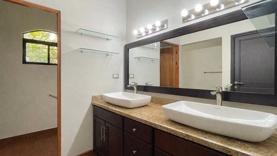 Casa venta en Poás, Alajuela, con piscina y vista. Lote de 7.000 m²