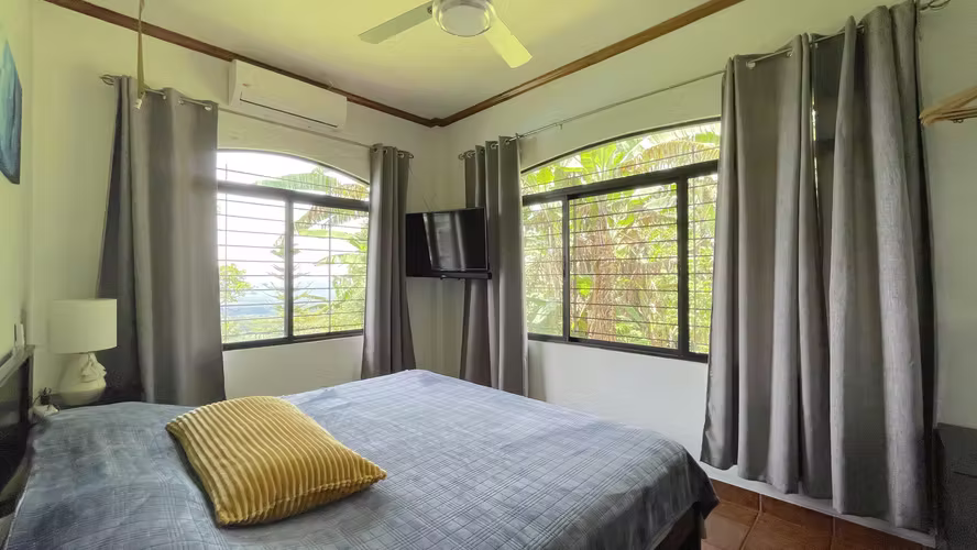 Casa venta en Poás, Alajuela, con piscina y vista. Lote de 7.000 m²