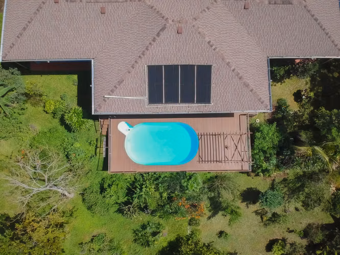 Casa venta en Poás, Alajuela, con piscina y vista. Lote de 7.000 m²