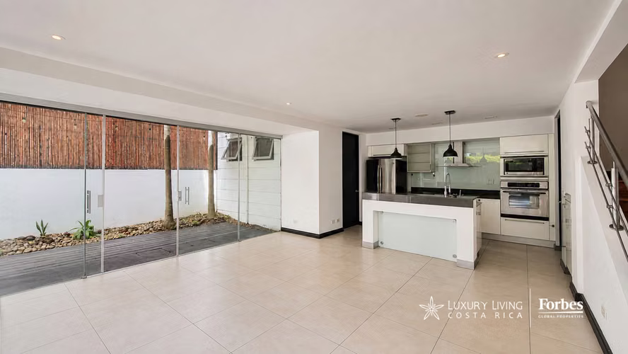 21538 - Casa Trío | Townhouse de 3 Niveles en Santa Ana - Imagen 2