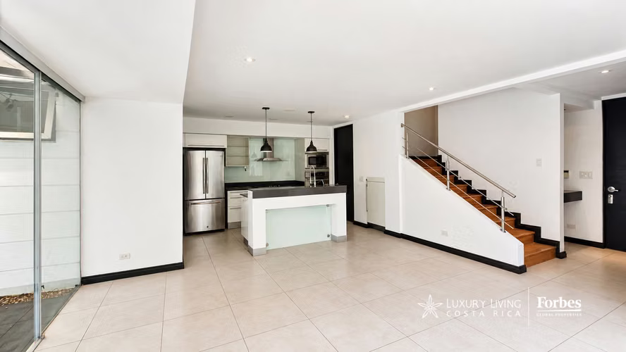 21538 - Casa Trío | Townhouse de 3 Niveles en Santa Ana - Imagen 3