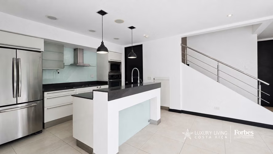 21538 - Casa Trío | Townhouse de 3 Niveles en Santa Ana - Imagen 4