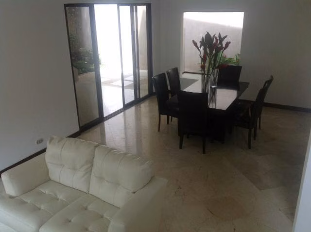 Guachipelin N, linda-amplia 330m2-fina, 3 hab, 2.5 baño, terraza, s-TV, patio, amenidades. - Imagen 5