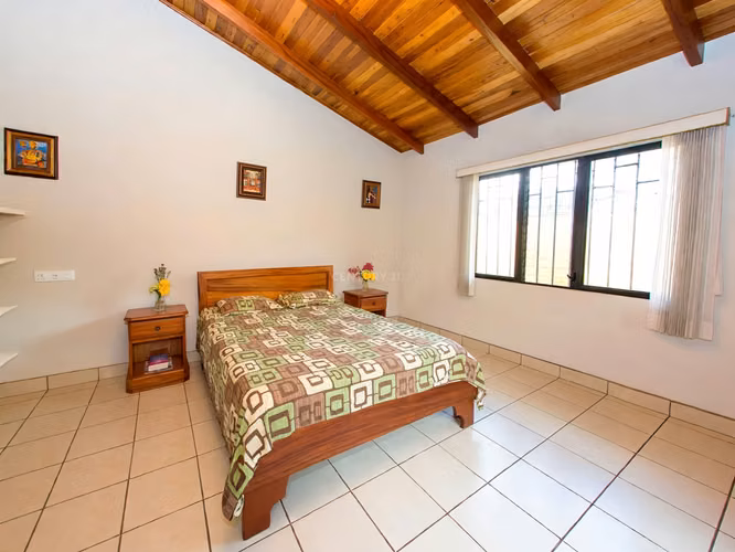 CASA CON AMPLIOS JARDINES Y VISTA AL VALLE CENTRAL | POÁS, ALAJUELA - Imagen 8