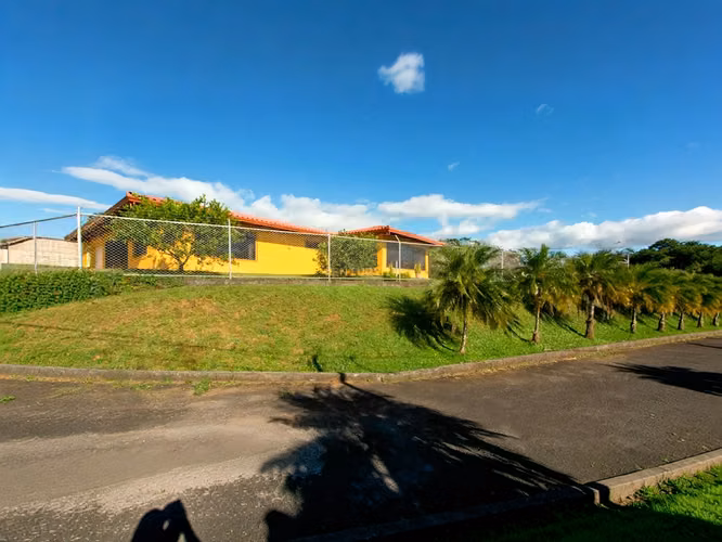 CASA CON AMPLIOS JARDINES Y VISTA AL VALLE CENTRAL | POÁS, ALAJUELA - Imagen 3