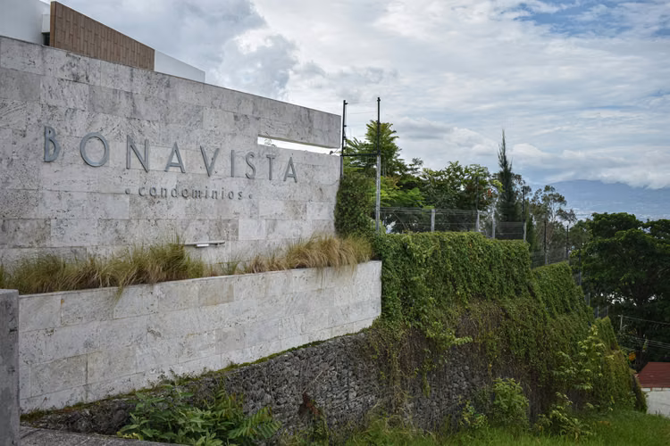 Casa Amoblada Con Una Vista Increible y Excellente Zona en Escazu! · San Antonio - Imagen 7