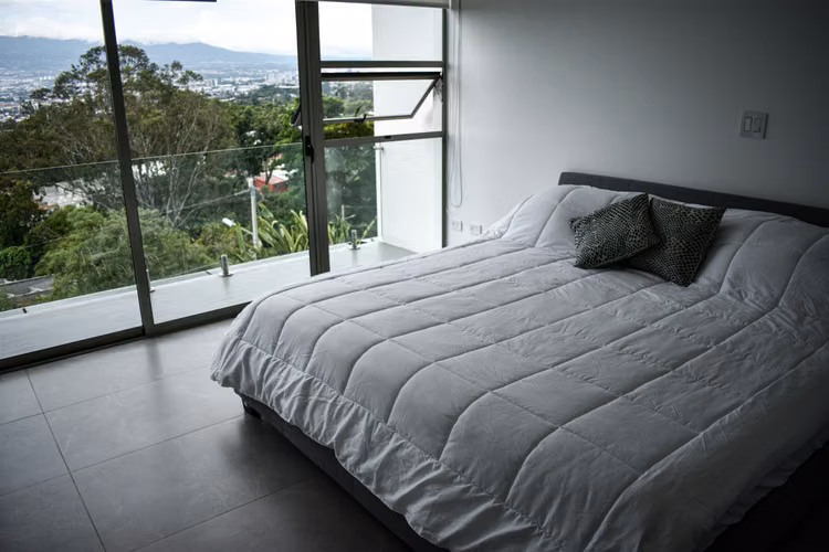 Casa Amoblada Con Una Vista Increible y Excellente Zona en Escazu! · San Antonio - Imagen 3