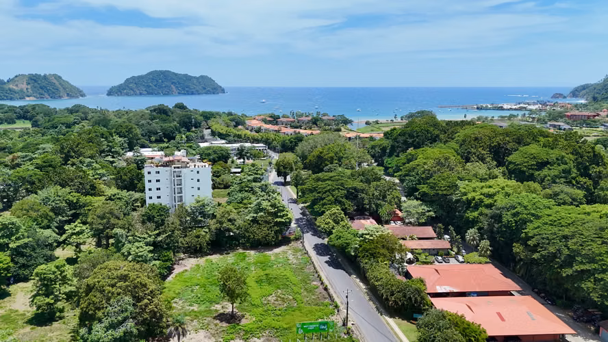 Apartamento de Lujo en Herradura: 2 Habitaciones, Balcón y Acceso a Piscina - Imagen 6