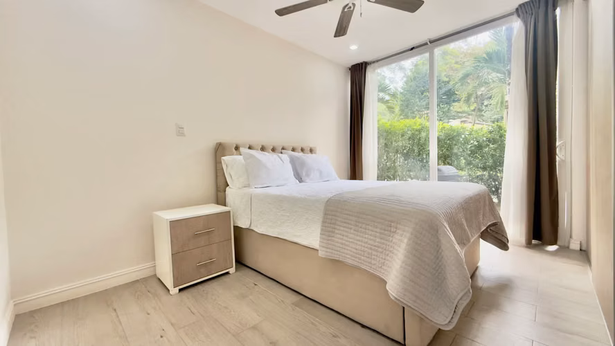 Apartamento de Lujo en Herradura: 2 Habitaciones, Balcón y Acceso a Piscina - Imagen 16