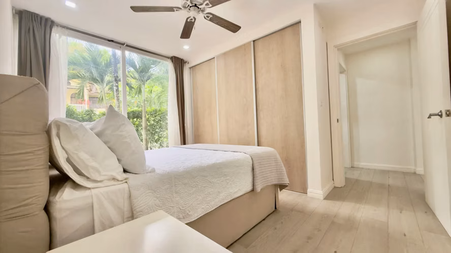 Apartamento de Lujo en Herradura: 2 Habitaciones, Balcón y Acceso a Piscina - Imagen 17