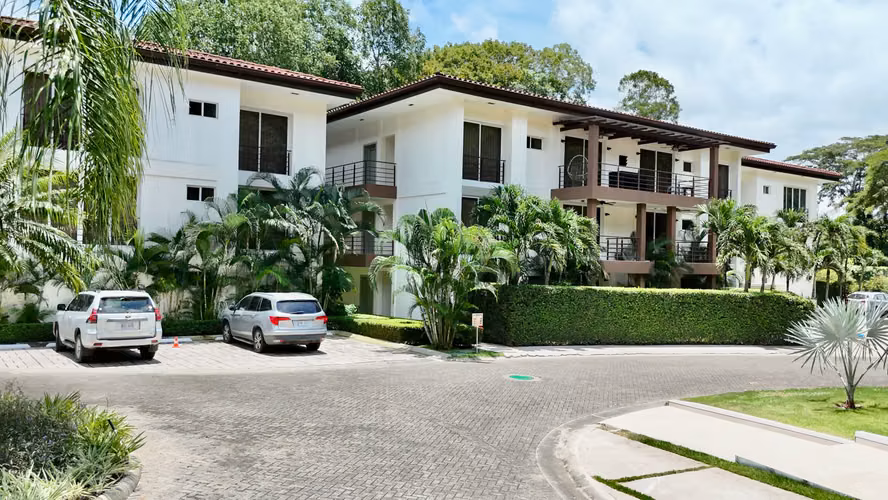 Apartamento de Lujo en Herradura: 2 Habitaciones, Balcón y Acceso a Piscina - Imagen 4