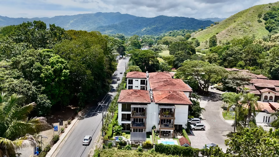 Apartamento de Lujo en Herradura: 2 Habitaciones, Balcón y Acceso a Piscina - Imagen 7
