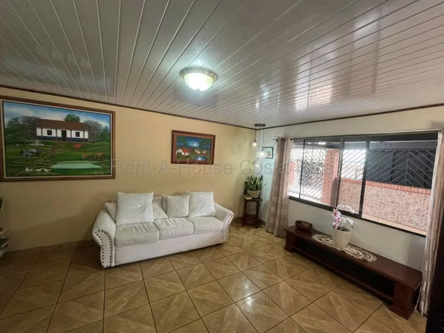 Venta de Casa + 4 Aptos Independientes en Barva-San Pedro. - Imagen 3