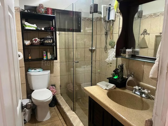 Venta de Casa + 4 Aptos Independientes en Barva-San Pedro. - Imagen 7