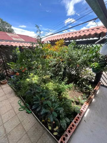 Venta de Casa + 4 Aptos Independientes en Barva-San Pedro. - Imagen 2