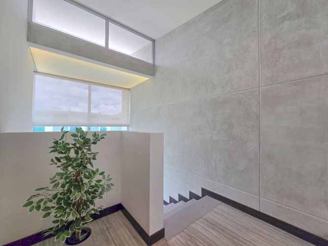 Lindora Santa Ana! Condo contemporáneo amueblado con jardín
