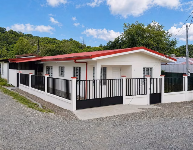 Venta/cambio de casa esquinera completamente remodelada • 3 habitaciones • Río Claro, Golfito