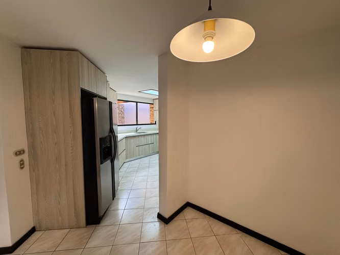 Alquiler de Casa en Condominio cerca del CRCC en Escazú - Imagen 8