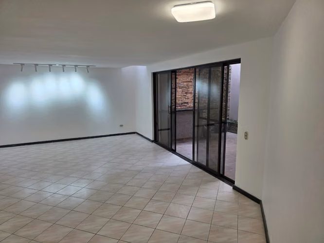 Alquiler de Casa en Condominio cerca del CRCC en Escazú - Imagen 14