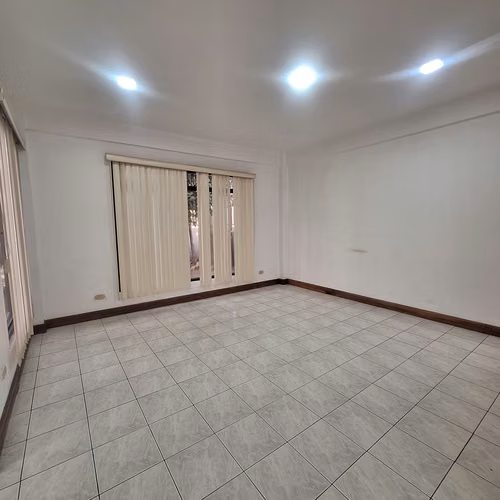 Alquiler de casa esquinera en Geroma - Favorita Norte RH - Imagen 5