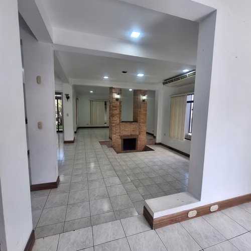 Alquiler de casa esquinera en Geroma - Favorita Norte RH - Imagen 3