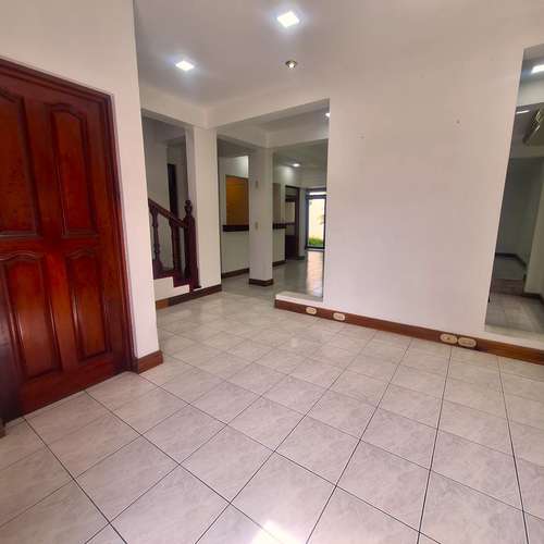 Alquiler de casa esquinera en Geroma - Favorita Norte RH - Imagen 5