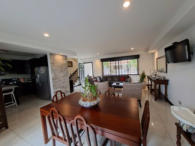 Alquiler de casa en Santa Centro, con línea blanca y muebles - Imagen 1