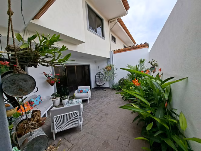 Alquiler de casa en Santa Centro, con línea blanca y muebles - Imagen 2