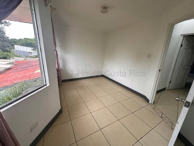 Venta de casa con 4 espacios de garaje en Moravia - Imagen 20