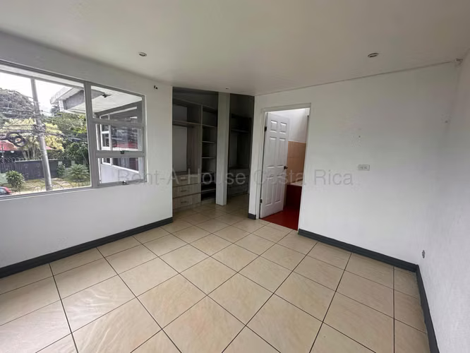 Venta de casa con 4 espacios de garaje en Moravia - Imagen 19