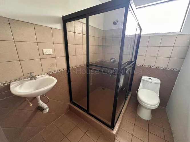 Venta de casa con 4 espacios de garaje en Moravia - Imagen 12