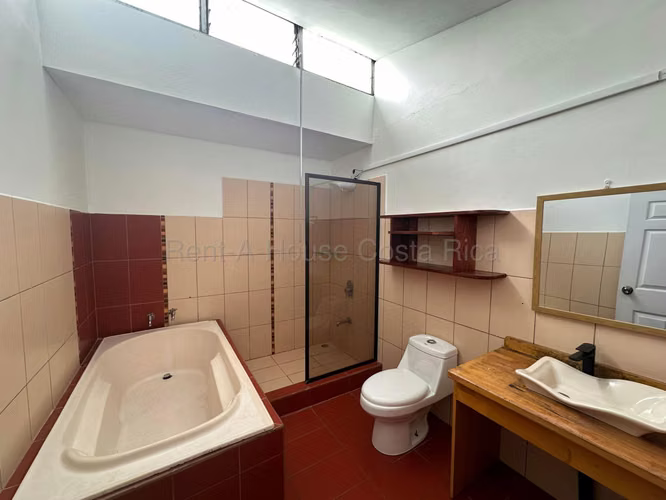Venta de casa con 4 espacios de garaje en Moravia - Imagen 17