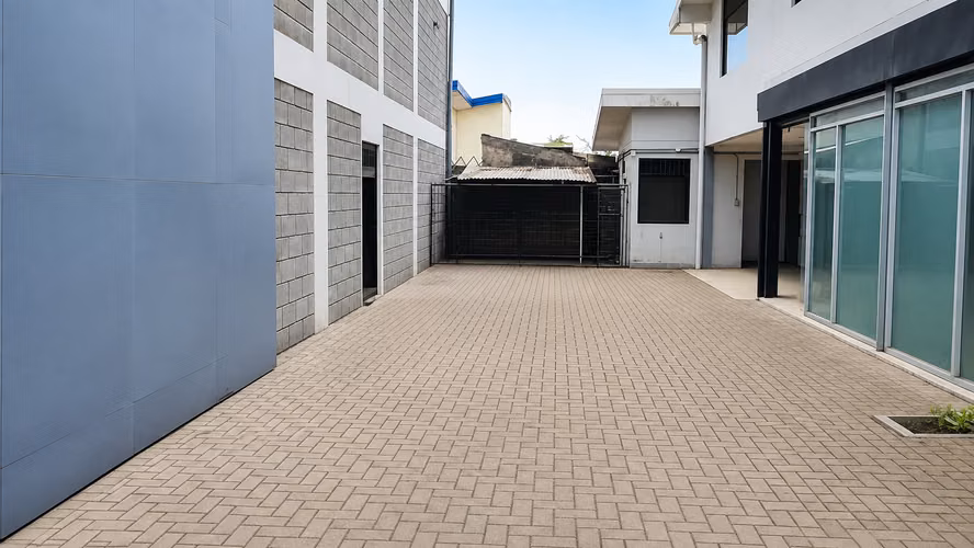 Propiedad Comercial Uso Mixto 1306 m² | Curridabat, Calle Vieja