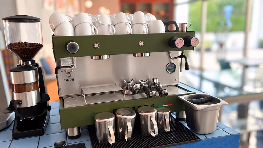 Se vende máquina profesional de espresso Bezzera MODA PM de 2 grupos