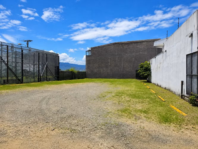 Casa Comercial en Alquiler sobre Boulevard de Rohrmoser – 650 m² - Imagen 6