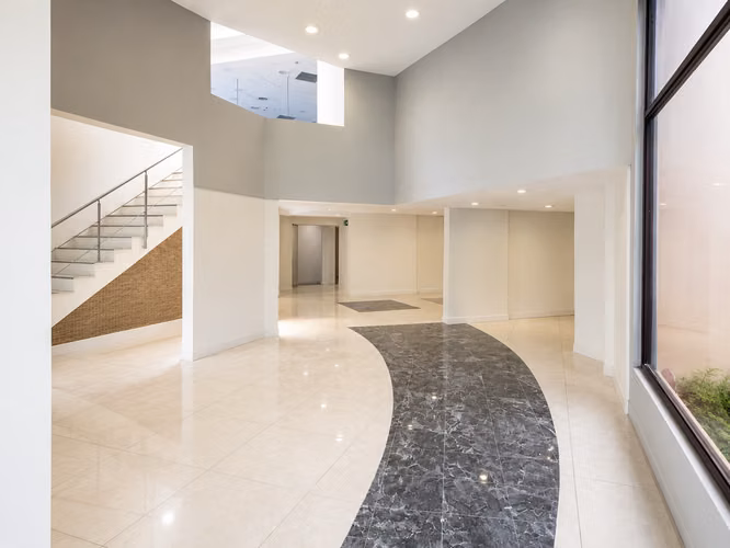 Casa Comercial en Alquiler sobre Boulevard de Rohrmoser – 650 m² - Imagen 12