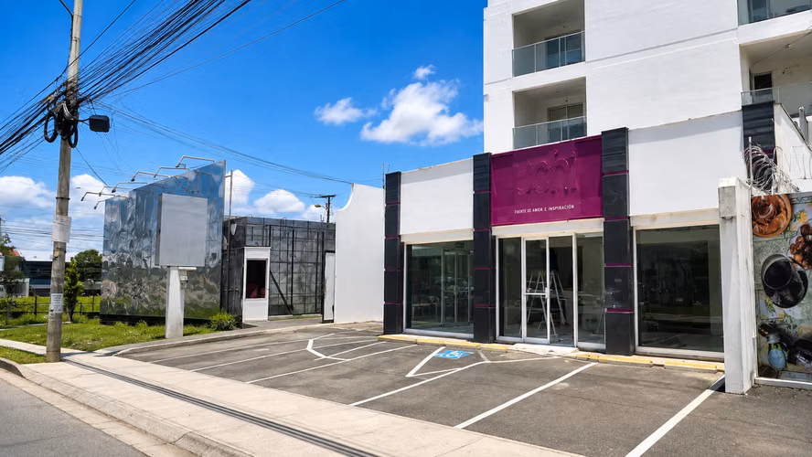 Casa Comercial en Alquiler sobre Boulevard de Rohrmoser – 650 m² - Imagen 2