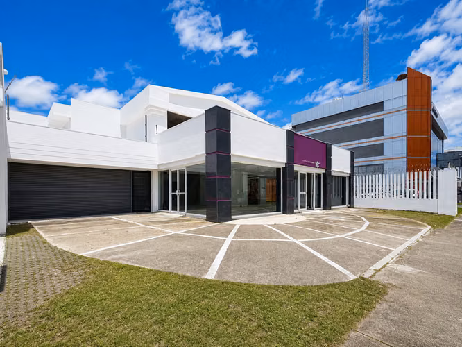 Casa Comercial en Alquiler sobre Boulevard de Rohrmoser – 650 m² - Imagen 3