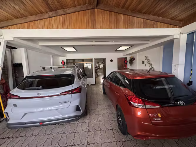 Venta de casa de dos plantas en San Rafael Arriba, Desamparados -EU - Imagen 2