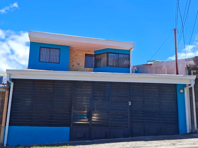 Casa de dos plantas con 4 habitaciones en Residencial los Geranios, Tres Rios de La Unión 43538