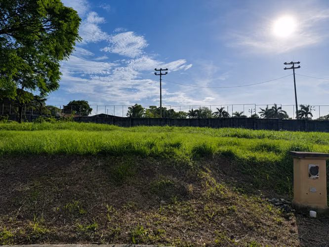 Lote Esquinero 1.637 m² en Venta – Condominio La Hacienda, Santa Ana - Imagen 6