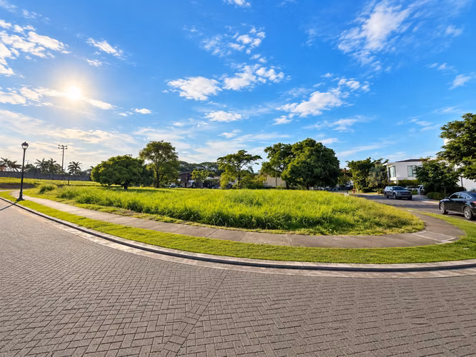 Lote Esquinero 1.637 m² en Venta – Condominio La Hacienda, Santa Ana - Imagen 9