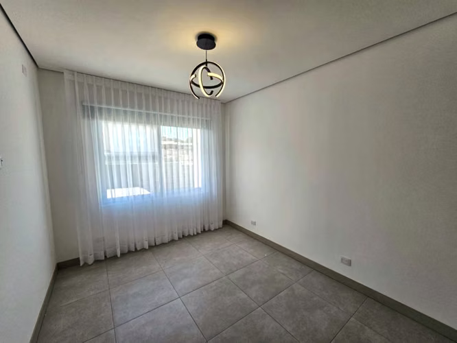 Guachipelín 3-10, muy linda-fina-nueva, L. Blanca, 3 hab, 2.5 baños, sala TV, patio. - Imagen 10
